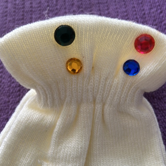 White Headband and Magic Gloves - Picture 3 of 3